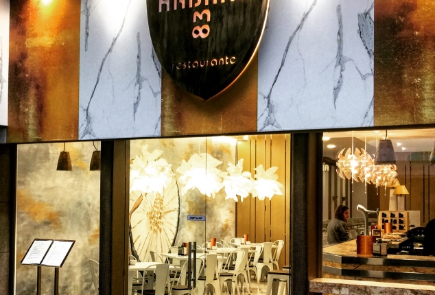 Reforma e interiorismo de Restaurante Habana 83 en Ourense