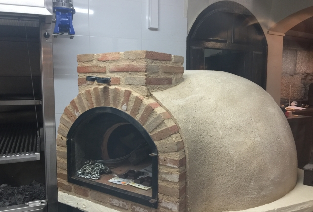 Reformas en Ourense. Asador de Roa
