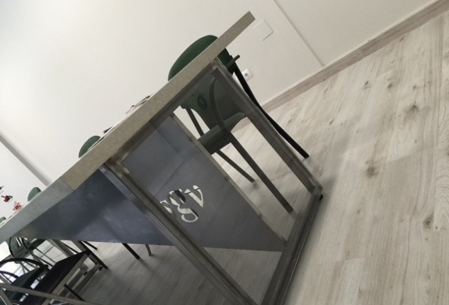 Reforma e interiorismo de empresa de distribución de productos para clínicas veterinarias, Orense.